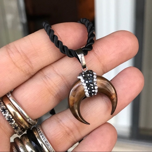 Tiger eye crescent moon horn charm necklace - Picture 2 of 8